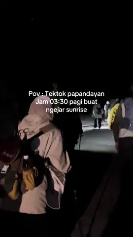 Bangun buat sunrise, worth it banget! ✨.                                       #papandayan #mountain #sunrise 