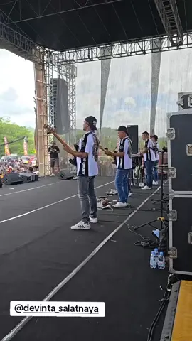 Bekicot Betal king community wonogiri  🎵 LIVE MUSIC OM ADELLA 🎵 >> TITLE   :  >> VOC      :    >> MUSIC  :  OM ADELLA >> YOUTUBE  : OM. ADELLA 📽️ VIDEO FULL BISA DI LIHAT YOUTUBE 📽️ !! PIMPINAN !! ALM. H.TOTOK SR ( BANGILAN TUBAN , JAWA TIMUR )  📞 0812 1777 1223 ~ MUSISI ~ >> Kendang/drummer 🥁 : noupy >> Gitari bass 🎸   : rick >> Gitari Ritem 🎸 : sumino >> Gitari melodi 🎸 : momon >> Keyboard 1 🎹   : yemung >> Keyboard 2 🎹   : prass >> Tamborin             : saridin >> Suling                   : fendik #bekicot #rxking #rxkingindonesia #rxking135cc #wonogiri24jam 