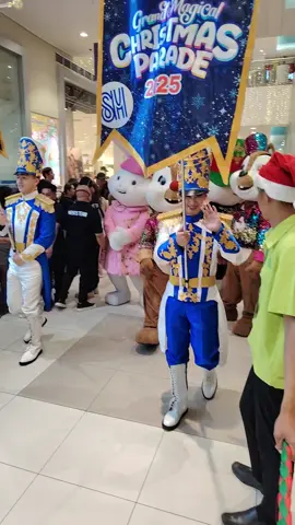 Handsome and Beautiful Performers of the SM Grand Magical Christmas Parade 🎄🎉✨🎅 Habang naglalakad at nakangiti ang mga performers sa loob ng SM City Cabanatuan, ramdam mo agad ang warm at joyful Christmas vibes! 😊✨ Masaya nilang binabati ang bawat nanonood habang umiikot sa buong mall, kaya todo good mood ang lahat na nakasalubong nila. 😊✨ #SMGrandMagicalChristmasParade #SMCityCabanatuan #HolidayVibes #ChristmasAtTheMall #FestiveEnergy    