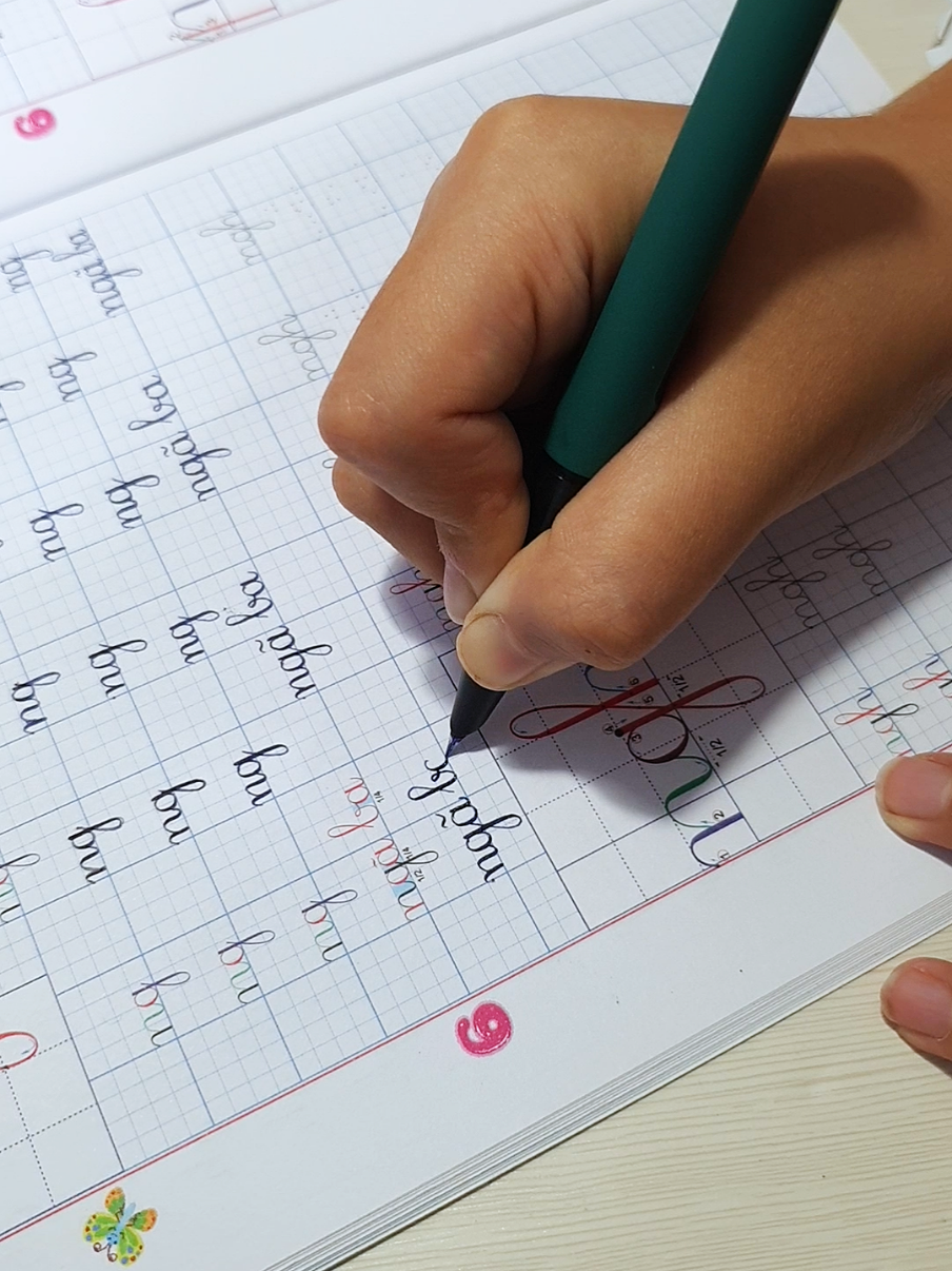 Bút lá tre thanh đậm Cánh Diều 108 cho học sinh luyện chữ đẹp hoặc người lớn mới bắt đầu luyện chữ. #canhdieu108 #butcanhdieu108 #butluyenchudep #butlatrethanhdam #thucdanreview 