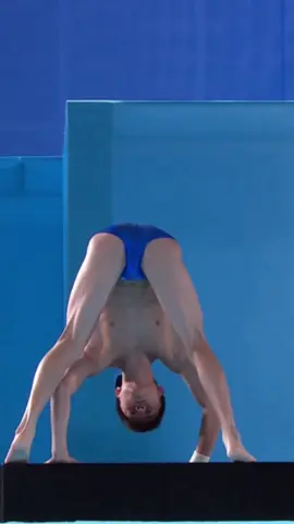 臂立向后翻腾两周转体两周半，站上十米台，一鸣加油👏#跳水 #运动员 #高一鸣 #腹肌 #比赛现场