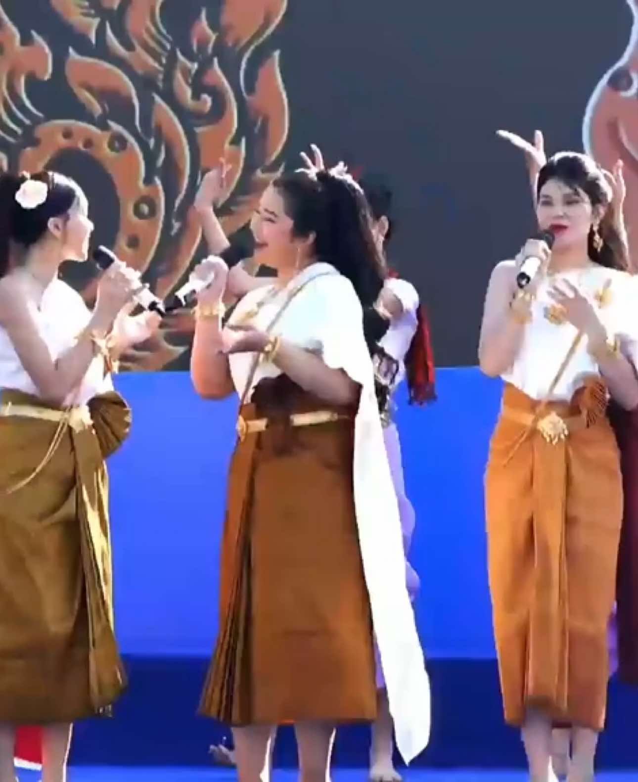 រាត្រីទូកង សម្តែងដោយ៖ ក្រុមសិល្ប: Mayura  Đua ghe ngo min giữa lòng Saigon 2025 #ghengo2025 #chuaquan3chanrasay