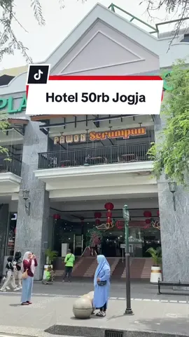 Gaassss booking sekarang cuyy, karna kamarnya cepet habis apalagi mau musim liburan nihh, jangan lupa pakai kode “YUKNGINEP” Biar lebih Worth it lagiii 📍RedDoorz Hostel Near Stadion Mandala Krida 💸 harga : 52rb #redtravelers #bukasemuapintu #reddoorz #hoteljogja #jogja 