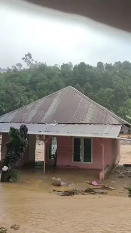 Astagfirullah... Pulau Sumatra kembali menjadi Korban Kebijakan Pemerintah Pusat atas izin izin penebangan hutan, penambangan yg berlebihan dll😢 Sudah saatnyakah Pulau Sumatra memikirkan untuk berpisah dari Pemerintah Pusat??? #fyp#banjir#longsor#sumatra#viral 
