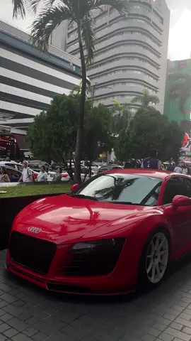 R8 bumper delete #supercar #catsoftiktok #cars #carspotting #fyp 