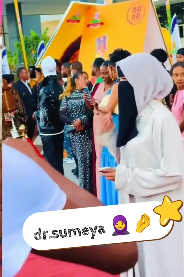 የ 2025 ምርጡ አለባበስ dr.ሱመያ በ ንቃብ አምሮባት የተገግንች ጀግና ራቆት ተሂዶ እምልየን አውጣን ካሉት የሶ ውበት ጎልቶ ታይቶዋል 🧕#dr.ሱመያ #fpy #viral #2025 award #alhamdulilahforeverything🤲❤ 