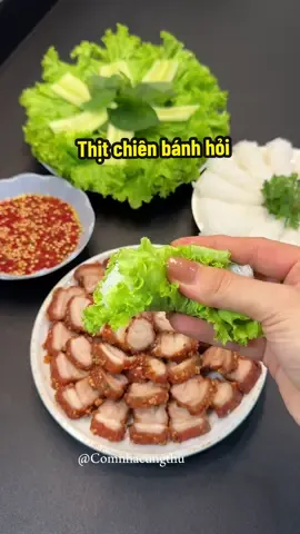 Thịt chiên bánh hỏi cuốn rau với tui nha mí bà ☺️😉 #ancungtiktok  #comnhacungthu  #xh  #thitchien  #banhhoi 