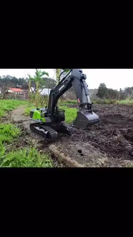 Máy xúc điều khiển trục vít Huina 1593, tỉ lệ 1:14, 22 kênh, pin sạc
#xedieukhien 
#xedieukhientuxa 
#xedieukhiencongtrinh 
#xemayxucdieukhientuxa 
#xemayxucdieukhienhuina1593 