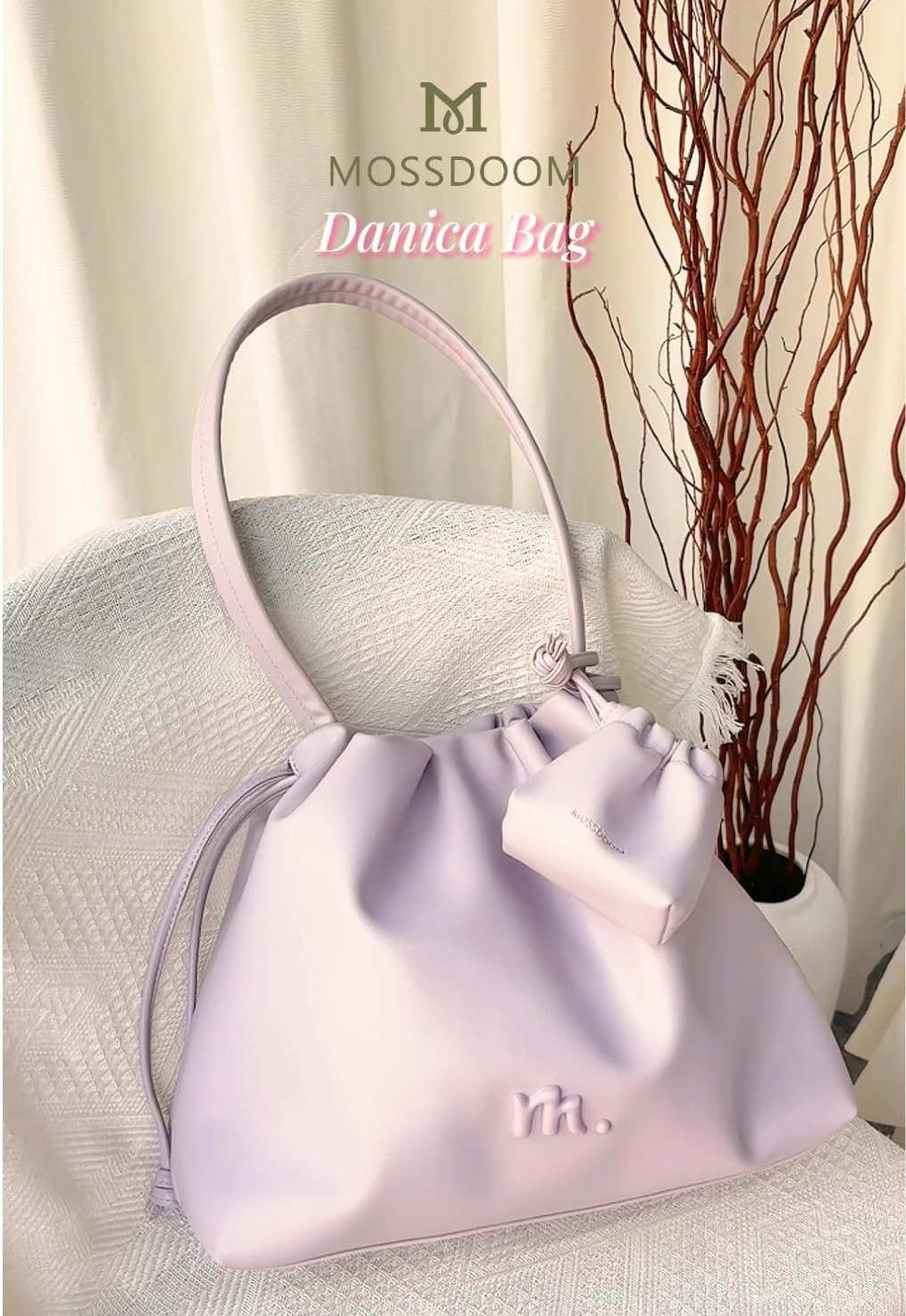 ✨ Danica Bag – simple but effortlessly chic. Desainnya clean, ringan dipakai, dan cocok buat kamu yang suka tampilan rapi tanpa ribet. One bag for every mood! 🤍👜 Ready to elevate your look? Tap to see more! ✨ #MossdoomIndonesia #TimelessElegance #MOSSDOOMDAY #SuperBrandDay #PromoGuncang1212 