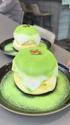 モチふわの抹茶大福パンケーキ🍵🥞 ◆抹茶大福パンケーキ (¥1,200) ふわふわ生地のパンケーキの中に抹茶ソース、その上には抹茶クリームと抹茶パウダーと抹茶尽くし！🍵 モチモチの求肥とふわふわのパンケーキの食感が食べるだけで幸せになれる   ≪店舗詳細≫ 【店舗名】カフェスタンド 10.8 【住所】福岡県久留米市通町107-13  【営業時間】11:00〜20:00 【定休日】火曜 【予算】¥1,000〜¥2,000 #福岡グルメ #博多グルメ #パンケーキ   ====================================   Fluffy Matcha Daifuku Pancakes 🍵🥞 ◆ Matcha Daifuku Pancake (¥1,200) Fluffy pancakes filled with rich matcha sauce, topped with matcha cream and a dusting of matcha powder—truly a matcha lover’s dream! 🍵 The chewy mochi and soft pancakes create a combination so good it’ll make you instantly happy. ≪Store Details≫ Name: Cafe Stand 10.8 Address: 107-13 Tōri-machi, Kurume, Fukuoka Hours: 11:00–20:00 Closed: Tuesdays Budget: ¥1,000–¥2,000   #japanesefood 