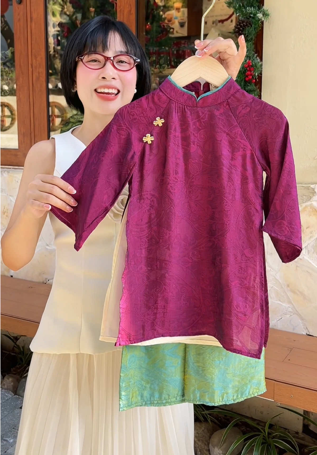 Áo dài cho bé gái diện xinh ngày tết đẹp quá mẹ ơi #aodaichobe #aodaichobegai #aodaitet #shopmemoon 