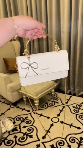 🤍 #tascantik #tasselempang #handbag 