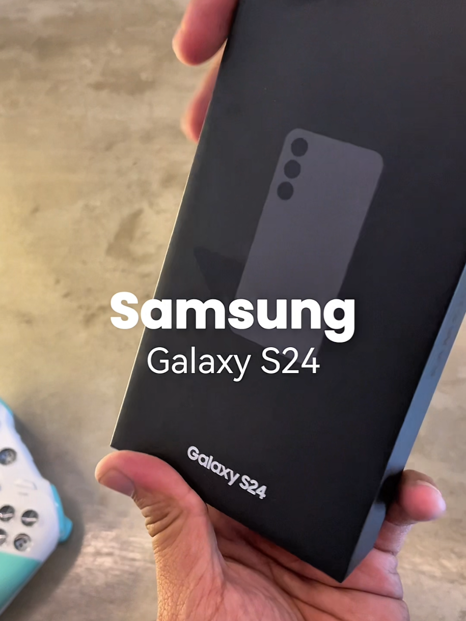 Kalo kamu tanya S24 di tahun 2026 worth it ngga si? WORTH IT BNAGET LA GILA!!! Harganya dah turun jauh bro, Kamu tetap bisa nikmatin One UI, full galaxy AI, camera cakep, Chipset kenceng, banyak pokoknya #samsungs24 #flangshipSamsung #rekomendasihp2026 #aiphone 