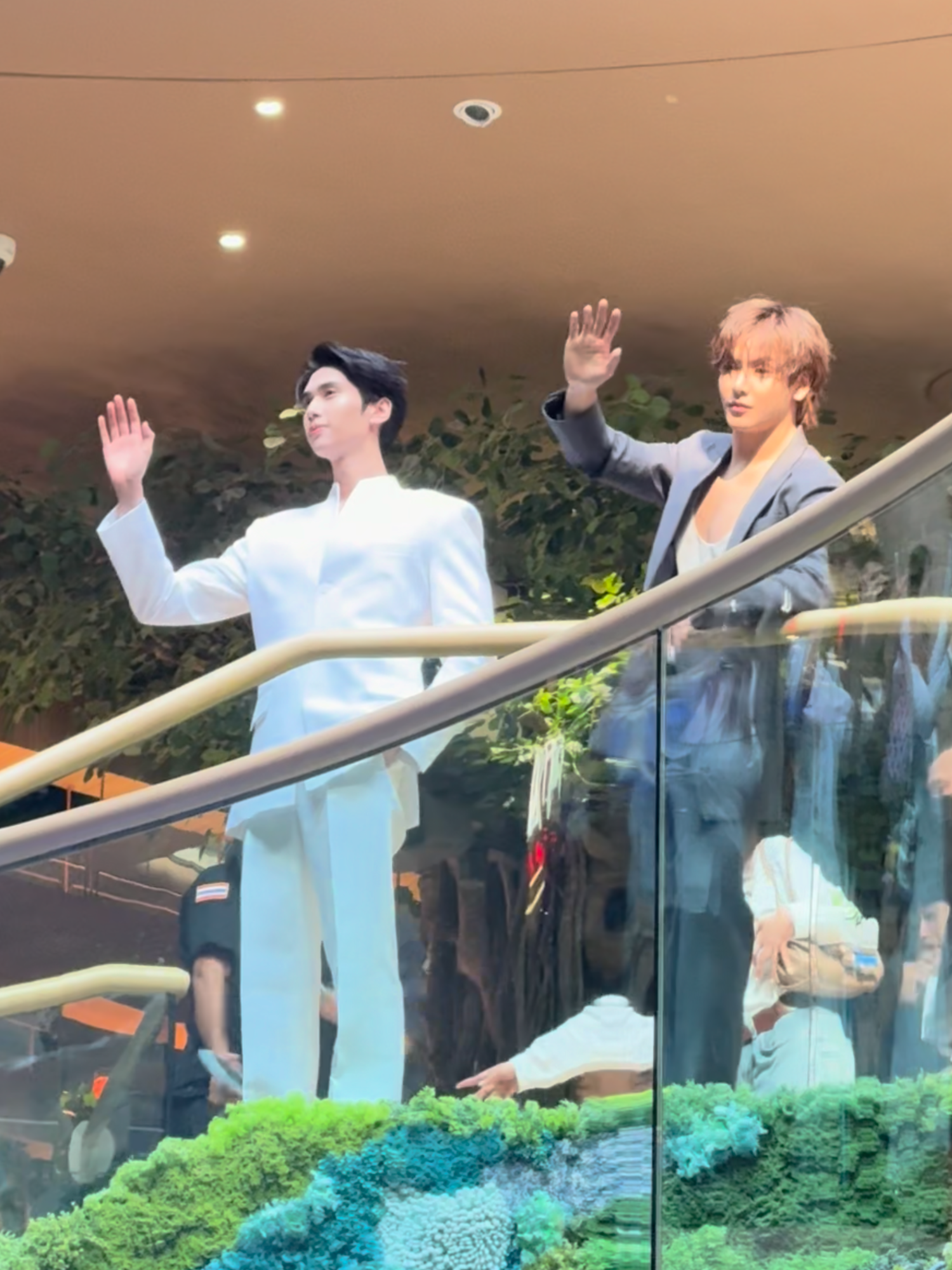 หล่อมาก เหมือนลอยมาเลย #JoongDunk ร่วมสัมผัสโมเมนต์สุดพิเศษ ในงาน สยามพารากอน ครบรอบ 20 ปี “A Journey of Extraordinary Dreams” ณ EATELIER ชั้น 4 สยามพารากอน JOONGDUNK AT SIAM PARAGON #SiamParagon20thAnniversaryxJoongDunk #JoongArchen #dunknatachai #EATELIER