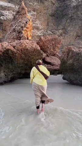 ..🌊🪨#mareerobeach🏖🏖 #fyppppppppppppppppppppppp #somalitiktok 