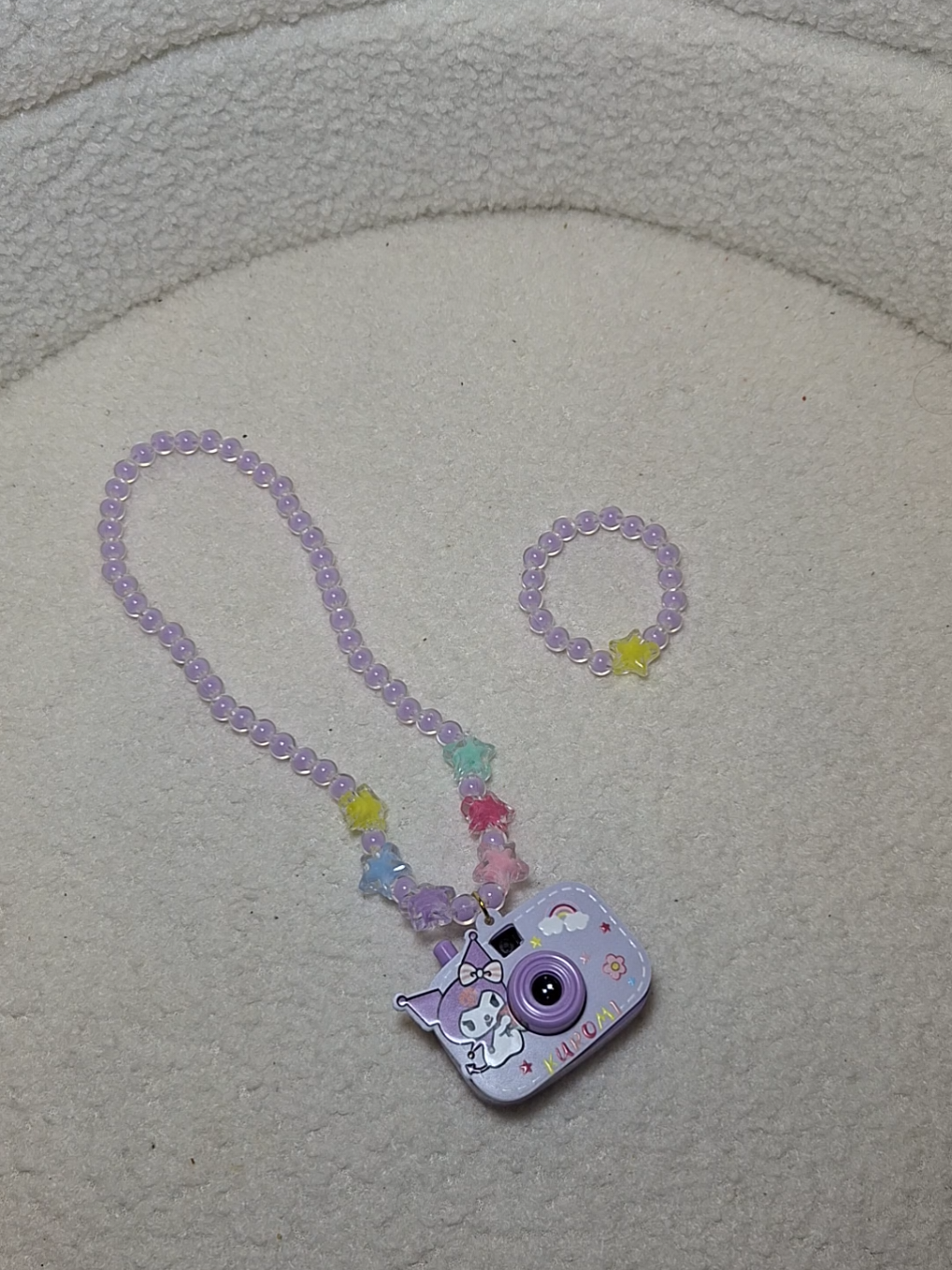 Sobrang cute at budget-friendly! 💜 This Kuromi & Melody Projection Camera Necklace is the perfect everyday accessory + toy for kids. Press mo lang and may lumalabas na mini projection image ang saya!  Perfect pang-gift ngayong holidays!  #giftideasforkids #KuromiCamera #KidsAccessories #BudgetGifts 