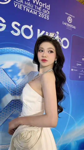 Minh Kiên đã có mặt tại buổi sơ khảo Miss World Vietnam 2025 rồi đây ạ 🩵 #huynhminhkien #senvang 