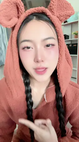 ลุกไปอาบน้ำแล้วเอาชุดหมีมาใส่=น่ารัก 🤎