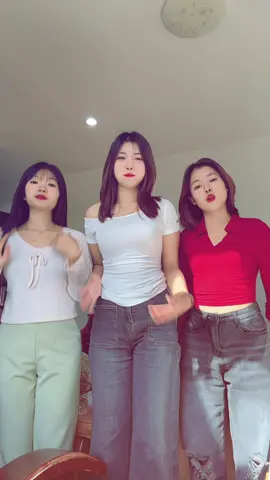 ဘေးကပ်တော့🥰#ချစ်စရာကောင်းတာတစ်ခုပြမယ်🥺🎀 