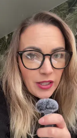 Tu câte genți ai ?  Eu sunt o mare fana de genți … mereu îmi cumpăr câte una nouă 😜