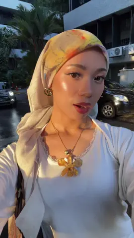 Decked out in bunga anggerik 🤍