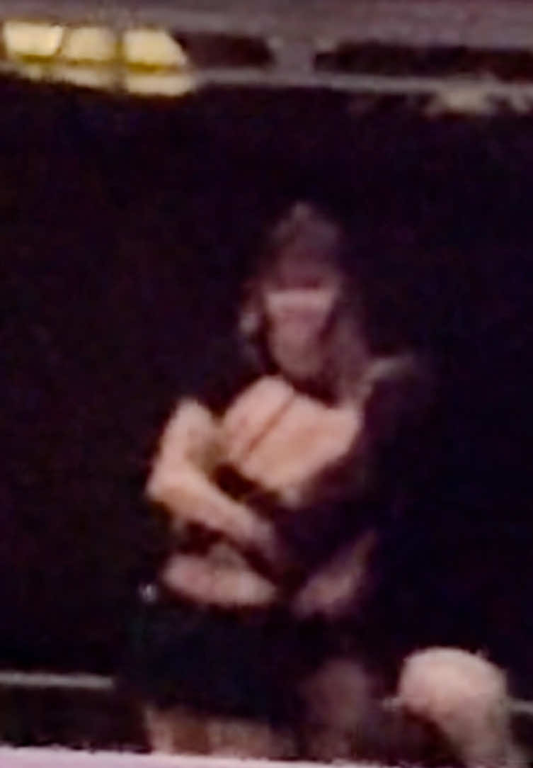 OMG!!! JENLISA @JENNIE @LISA GW TERCIDUK BERPELUKAN 🫵🏻😭😭😭 MANA JENNIE CLINGY BANGET 😭😭🤣🤣 #jenlisa #jennie #lisa #deadline_in_singapore #fyp 