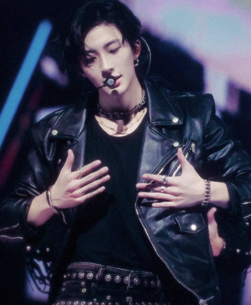 I might have to deactivate 🤕😔 #anton #antonedit #antonriize #fyp #kpop #edit @ᶻ 𝗓 𐰁 