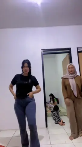 selamat sore bestyy,,ijin lewat udh sampe kota  mana ni vt aku🙏🏼🙏🏼💃💃💃😂😂