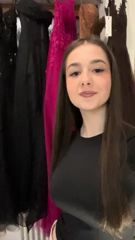 Ja już chyba wiem którą wybiorę, ale jestem ciekawa waszego zdania. Która? Sukienki z @WEROMODA 💗 #studniowka #bal #prom #dc #fyp 