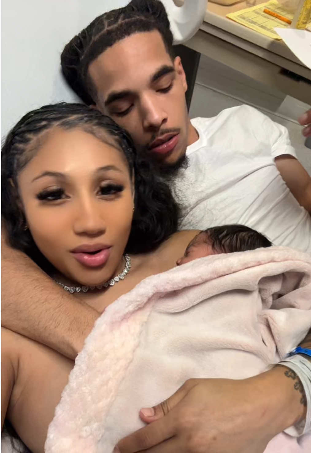 She’s so pretty 😩😍 baby registry link in bio #ohthatsdash 