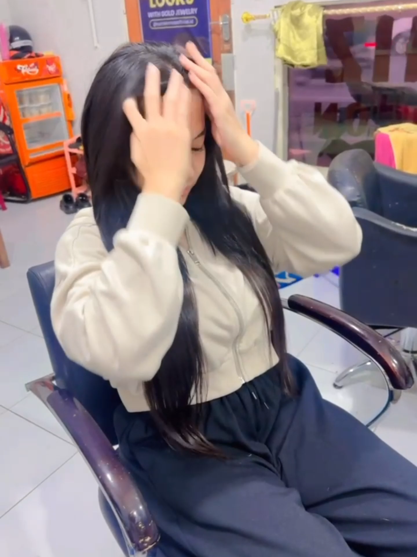 Cantik banget kakanya, dan Terimakasih Sudah repeat order di leony.  #hairextensions #rambutasli #hairstyle #leonyhairextension