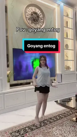 Goyang entog….