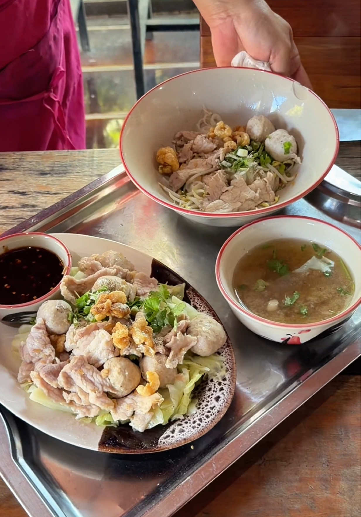 พึ่งรู้ว่าลำปางเค้ามีก๋วยเตี๋ยวเส้นเปียก เป็นเมนูที่เป็นหน้าเป็นตาประจำจังหวัดมากๆ #TikTokพากิน #longervideos #amazingthailand #MoszWatchara #สูตรลับฉบับพี่มอส 