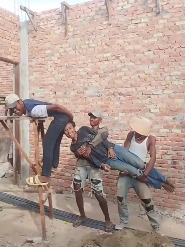 Tak sogok tak sogokk🤣🤣🤣 Mode agak gak waras🤣🤣🙏  #fyp  #reels  #kontenkreator  #fbpro  #vodvideo  #fypviral  #anakrantau  #pekanbaru  #kulibangunan  #komedi  #viral  #seluruhpengikut  #taksogok  #lucu 