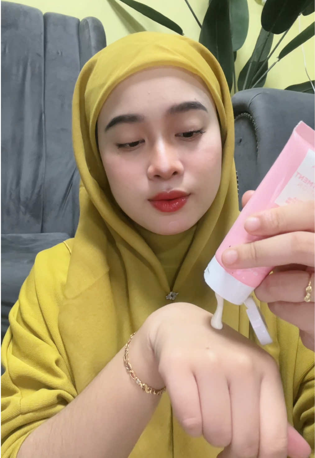 pakai setiap hari tau korang 💋💋#fyppppppppppppppppppppppp #lotion #lotionpencerahkulit #lotiondemica #demica 