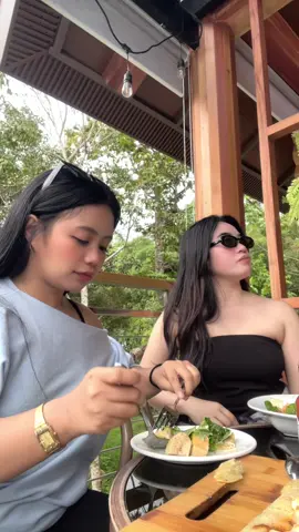 wala mn nag match ang outfit ug ang baba namo HAHAHAHAHAH ambot @fema #fyp #besties4life 