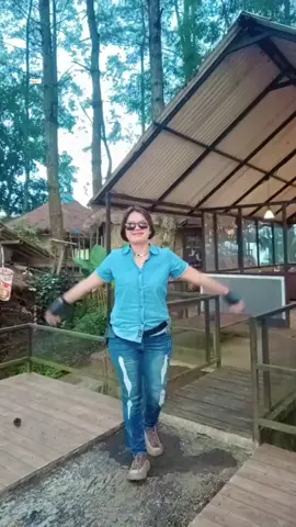 Membalas @tikaryiodac cuma kamu sayangku di dunia ini😅😎💃💃#dj #djremix 