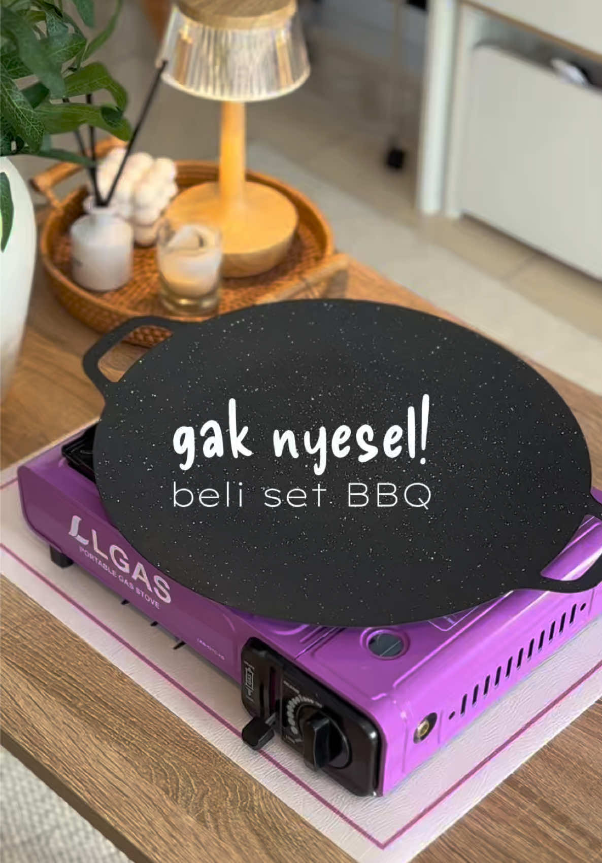 Gak nyesel beli set bbq yg udh sama grill pannya gini, holiday season is almost there! Kalo kata aku jgn co nanti nanti keburu habis pengiriman lamaa kalo udh deket liburan 🤣 Cek keranjang aku ya #komporportable #kompormini #komporbbq #grillpan #komporgasmurah 