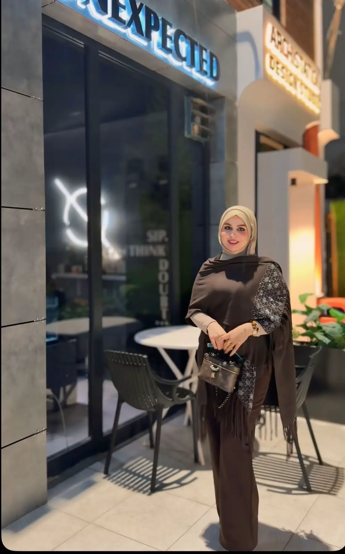 رغم رِقة قلبي إلا أنّي بطبعي أُحارب، تعرفني الحياةُ من عِنادي.#اكسبلورexplore 