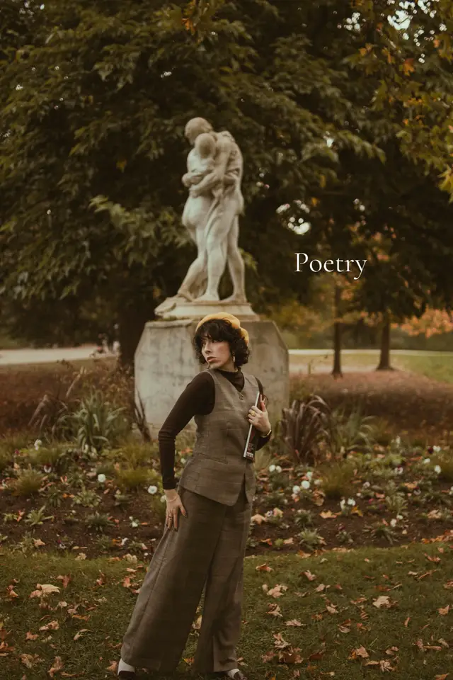 O Captain, my Captain… Some films don’t just tell a story they remind us how alive we are. They speak of love, of beauty, of poetry as if these were the heartbeat of life itself. In their words we find courage, in their silence we find truth, and in their emotions we remember why we stay alive: to feel deeply, to love wildly, and to choose the beauty that makes life worth living. #Deadpoetsociety #deadpoetsocietymovie #mrkeating 