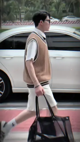 “Giờ thì anh ơi ta đã mất nhau rồi,giờ thì anh ơi hai ta phải chia đôi,mỗi người một nơi chia cách hai phương trời.”#miss #ptd #phantrongduong33 