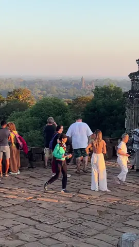 #End of December is the best time to enjoy Phnom Bakheng. The sky, the breeze, the view… just amazing,30/11/2025.