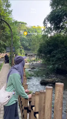 Kalau ke Bandung cobain deh aktivitas jalan pagi menyusuri Sungai Cikapundung. Dijamin bikin refresh karena udaranya sejuk dan view treknya bikin seger mata.  Jalan masuknya di Gg Bapa Ehom sebelah Teras Cikapundung ya.  Kalau mau cari penginapan yang dekat dan affordable bisa ke RedDoorz near Simpang Dago 2. Jalan kaki ke Gg Bapa Ehom cuma sekitar 1 km aja. Supaya lebih hemat bookingnya di aplikasi RedDoorz ya dan pakai kode promo YUKNGINEP untuk dapat diskon tambahan.  Yuk #BukaSemuaPintu bareng #RedDoorz @RedDoorz Indonesia  #RedTravelers #staycationbandung #jalanjalanbandung 