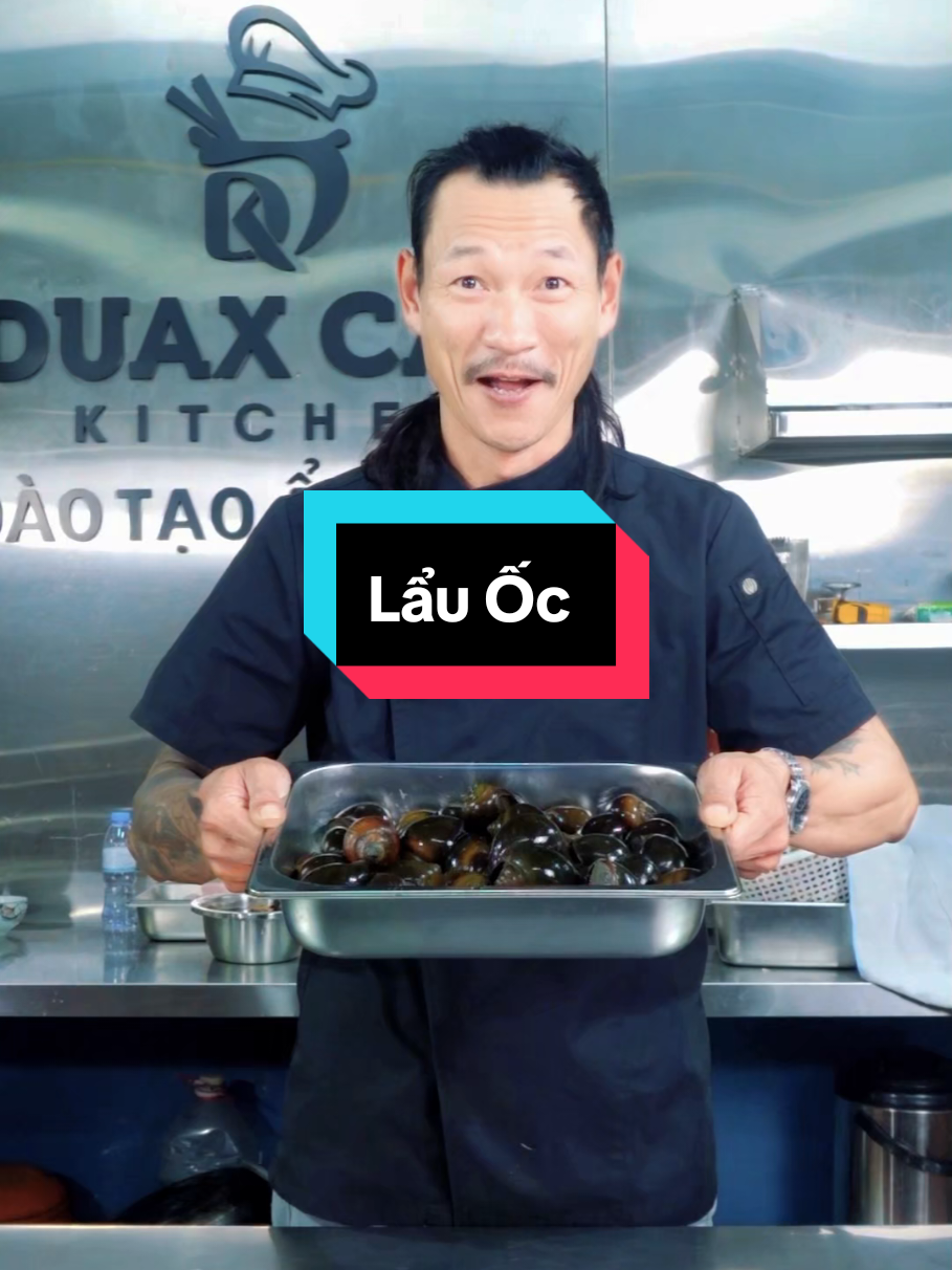 ây za ... giờ mò đâu được ốc ?  ra chợ mò là nhanh nhất ạ 😘😘 #LẩuỐc  #ĐầuBếpNguyễnHữuThọ  #duaxcarkitchen 