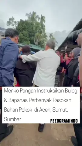 Padang (ANTARANEWS.COM) - Menteri Koordinator Bidang Pangan Zulkifli Hasan memastikan Bulog akan menyalurkan logistik sebanyak dua kali lipat dari kebutuhan ke daerah-daerah terdampak bencana, termasuk Sumatra Barat (Sumbar). Hal itu dikatakan oleh Zulkifli Hasan ketika meninjau lokasi banjir bandang di Koto Panjang Ikur Koto, Koto Tangah, Padang, pada Minggu. 