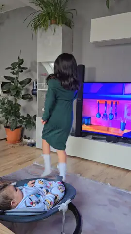 ولا اهضم من هيك 😍❤️#🧚سيلين🧚 #🦋silin🦋 شوفولي فهد كيف عصب منها😂😂😂