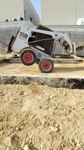 @لؤي الخلف تحب الحركات مو 😂😂😂