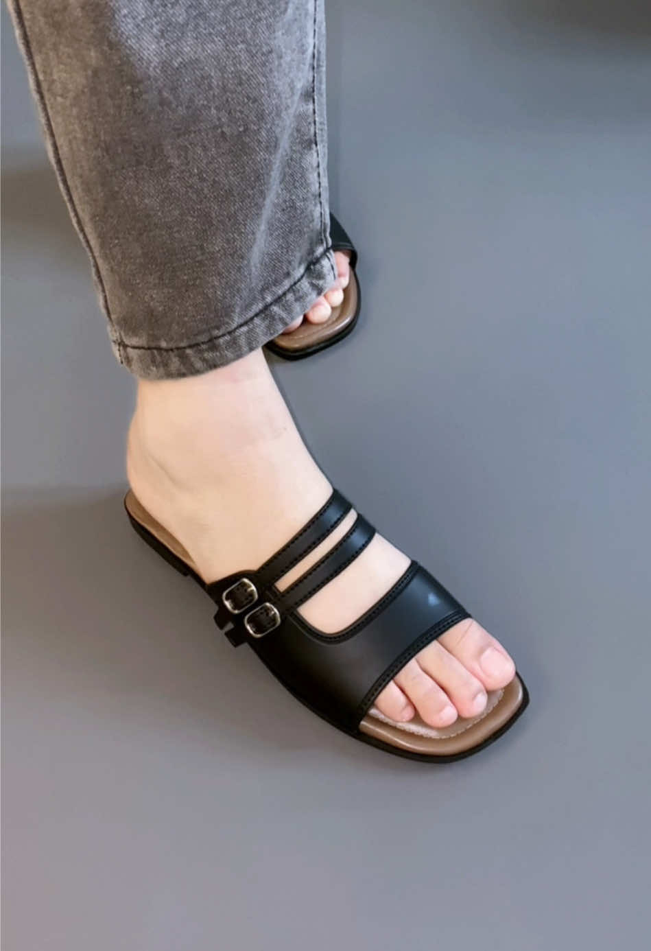 Sandal flat wanita ringan nyaman empukkk #sandalwanita #sandalflat #sandalviral #sandalkekinian #sandalselop #sandalplatform #sandalcasual 
