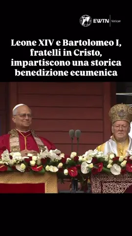 Oggi, i successori degli apostoli e fratelli Pietro e Andrea hanno condiviso a Istanbul un momento storico. Nel giorno della festa di Sant’Andrea Apostolo, considerato il fondatore della Chiesa ortodossa di Costantinopoli, Papa Leone XVI e il Patriarca Ecumenico Bartolomeo I, uniti come fratelli in Cristo, hanno impartito insieme una benedizione ecumenica nella Chiesa Patriarcale di San Giorgio, a Istanbul (Türkiye), prima del pranzo fraterno e della partenza del Papa per Beirut, seconda tappa del suo primo viaggio apostolico in Libano. La benedizione ecumenica è un momento condiviso di preghiera e invocazione della grazia di Dio tra leader o fedeli di diverse tradizioni cristiane, come cattolici e ortodossi: non cancella le differenze, ma le attraversa, rendendo visibile al mondo la fraternità e la fede comune in Cristo. «Mentre camminava lungo il Mare di Galilea vide due fratelli, Simone detto Pietro, e Andrea suo fratello, che gettavano le reti in mare; erano infatti pescatori. E disse loro: “Venite dietro a me, vi farò pescatori di uomini”.» (Mt 4,18-19)