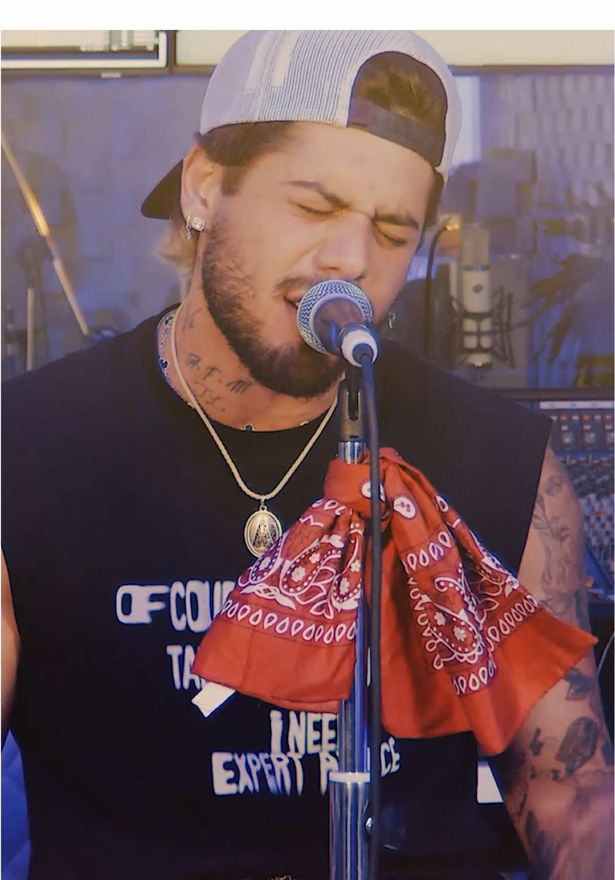 Vídeo novo no canal do Youtube. •Nos Bares da Cidade•  #countrysessions #country #zefelipe 